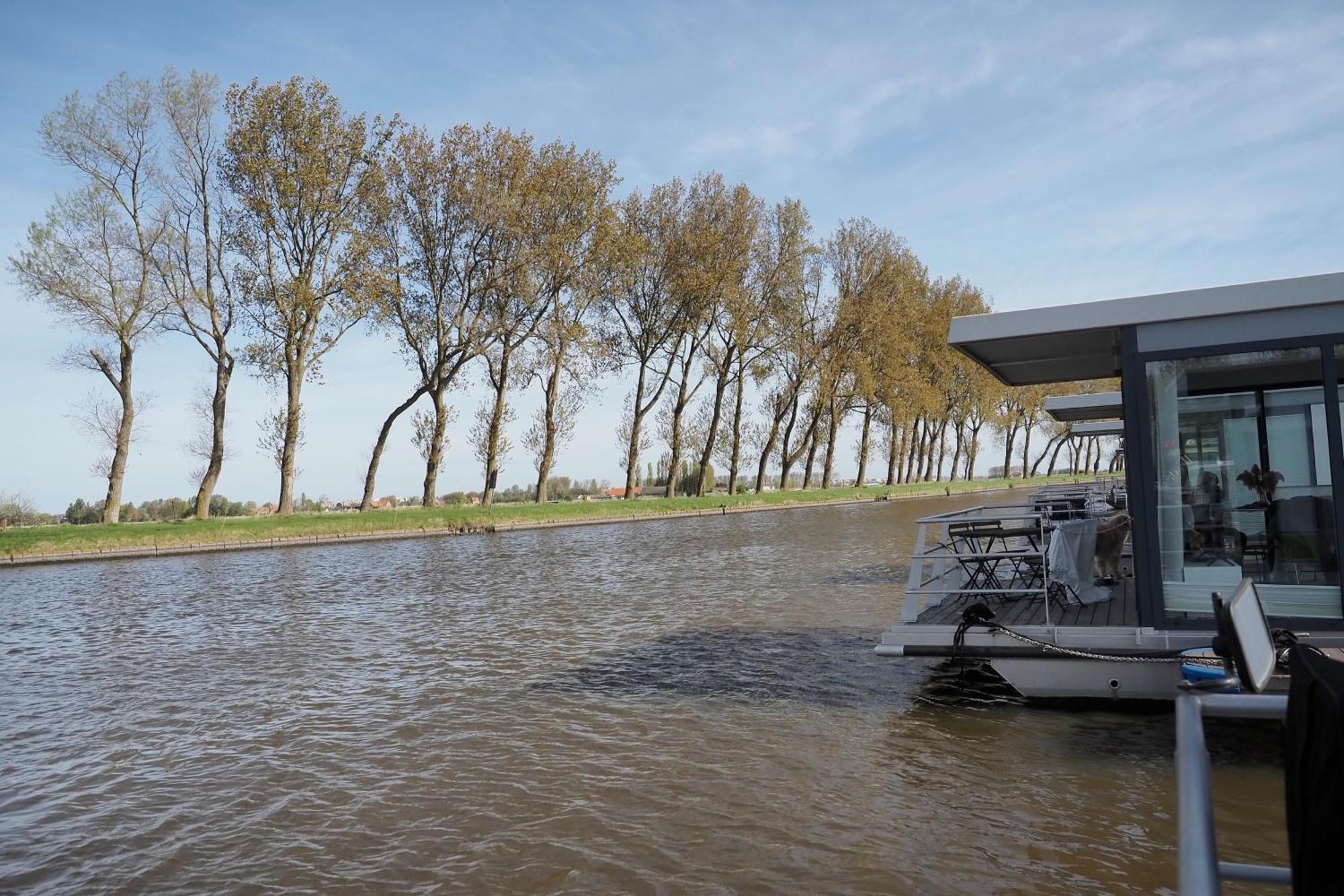 Houseboat Tiny Griffin Hotell Nieuwpoort Exteriör bild